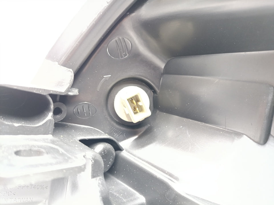 Farol Direito Toyota Auris 10-13