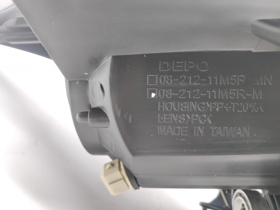 Farol Direito Toyota Auris 3 / 5P 07-10