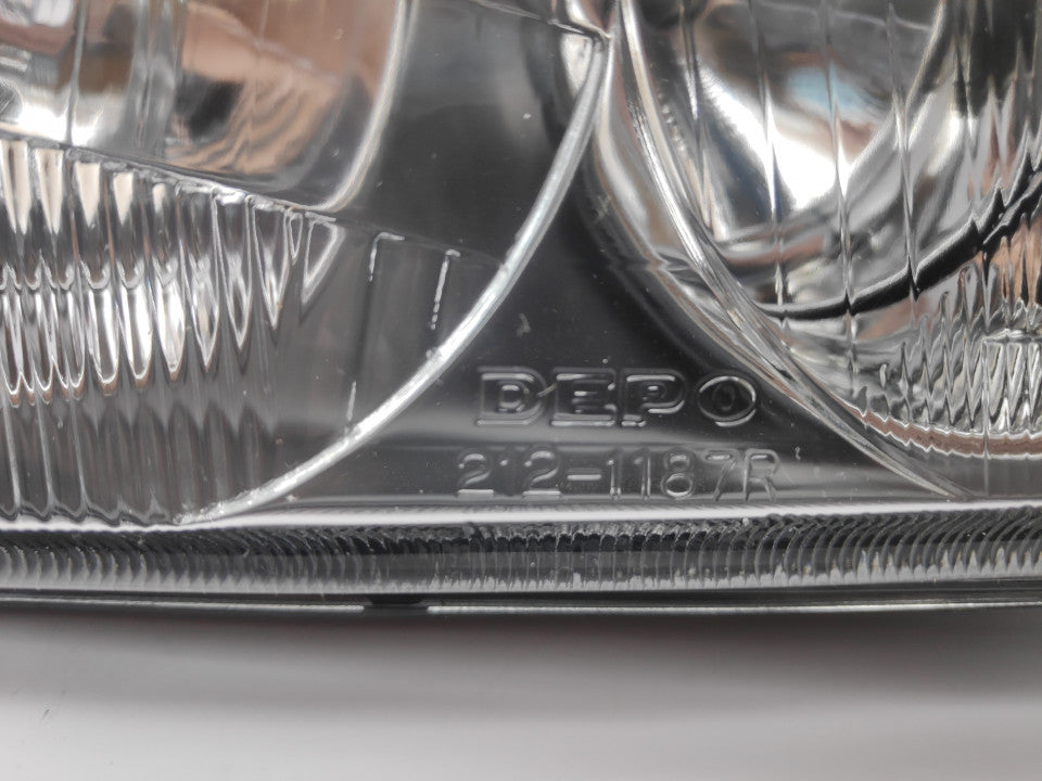 Farol Direito Toyota Avensis 97-00