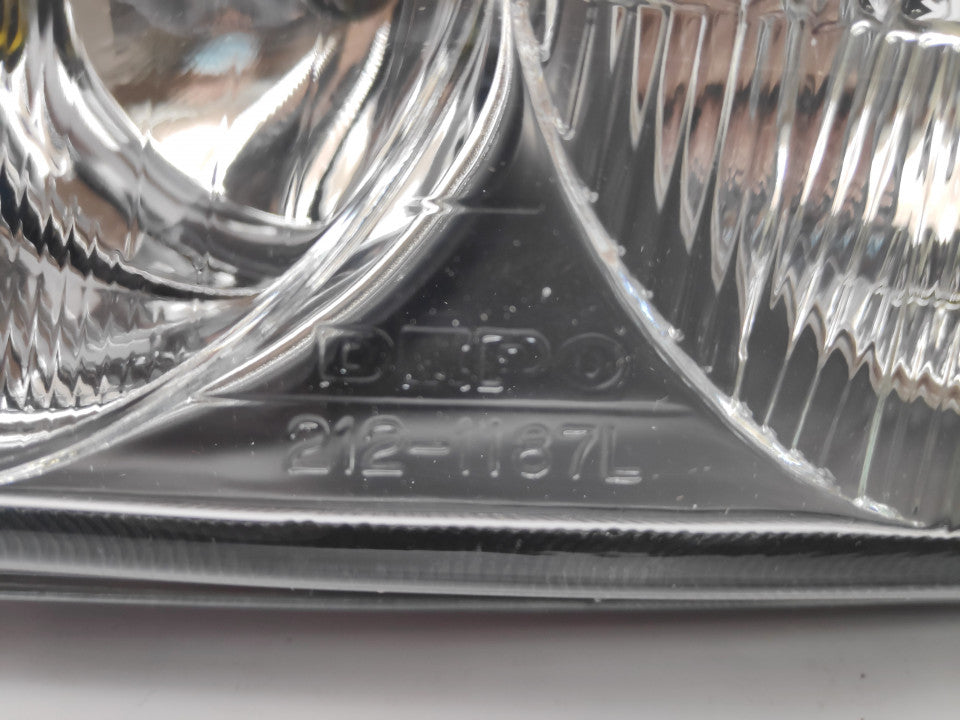 Farol Esquerdo Toyota Avensis 97-00