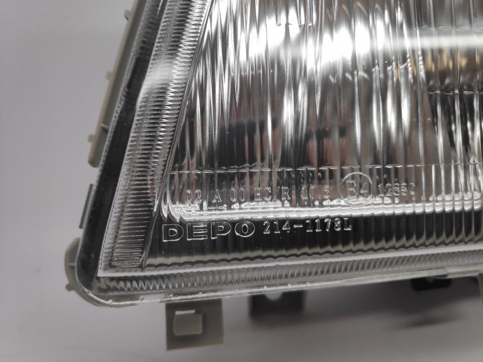 Farol Mitsibishi Canter 05-11 Esquerdo