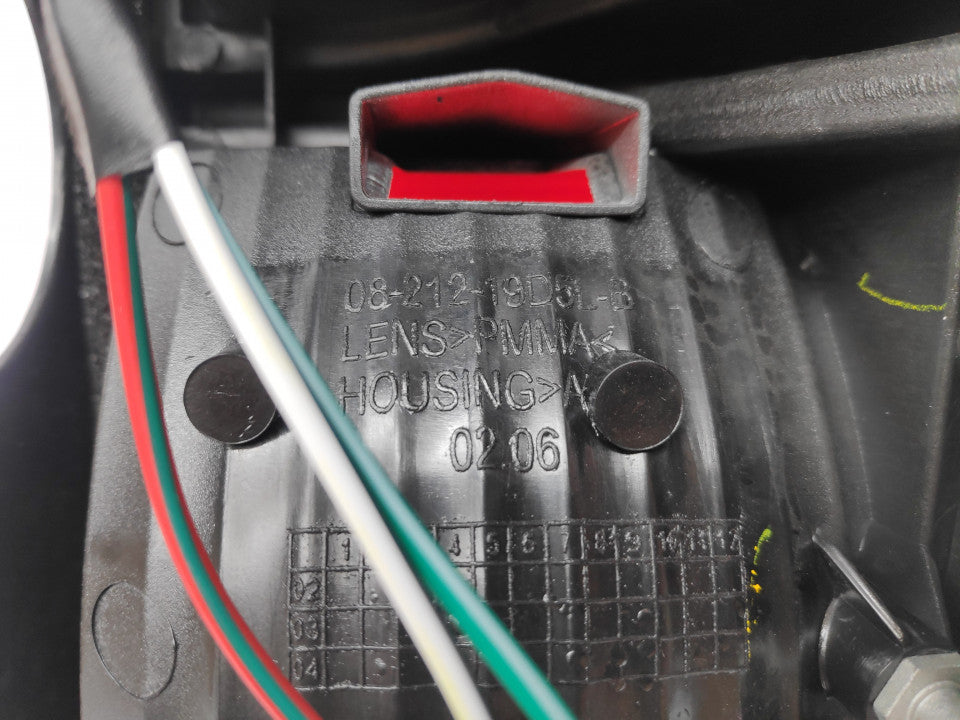Farolim Tras Esquerdo Toyota Land Cruiser Fj90 99-03