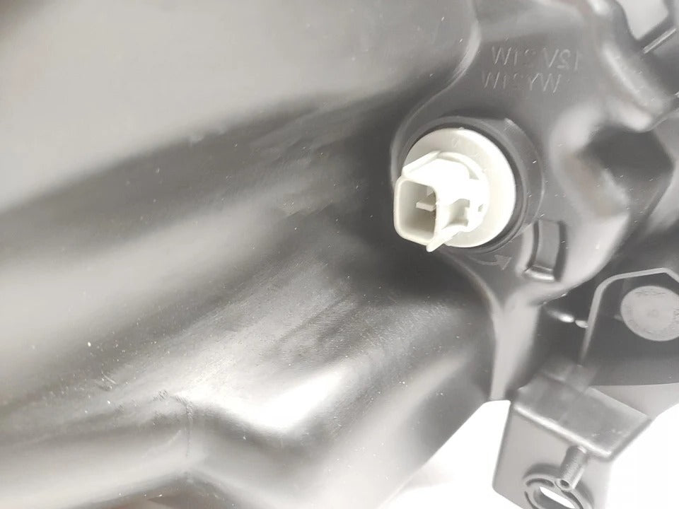Farol Direito Nissan Micra K13 14-17
