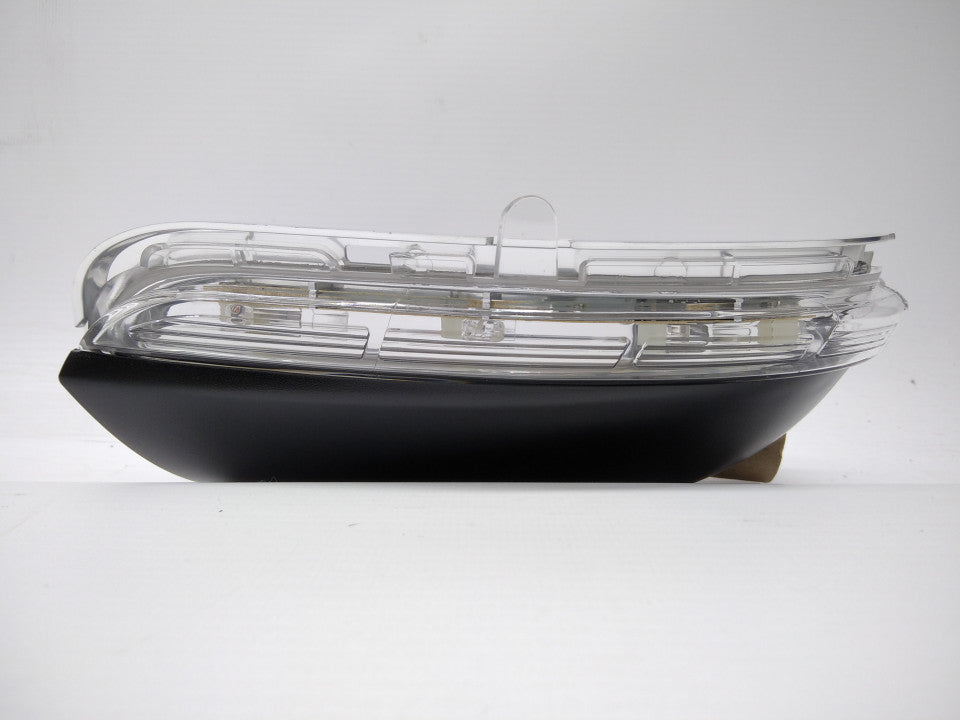 Capa Pisca Esquerda C/ Luz de Cortesia Volkswagen Jetta | 10-14