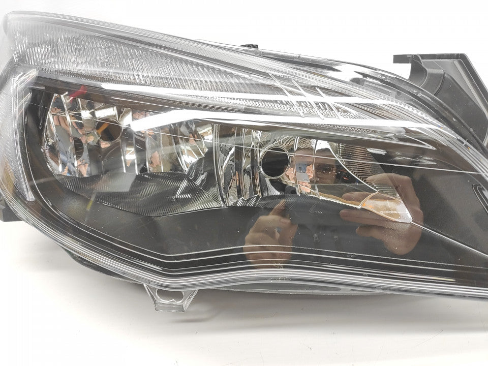 Farol Direito C/ Luz Diurna Opel Astra J 10-16 Mascara Preta