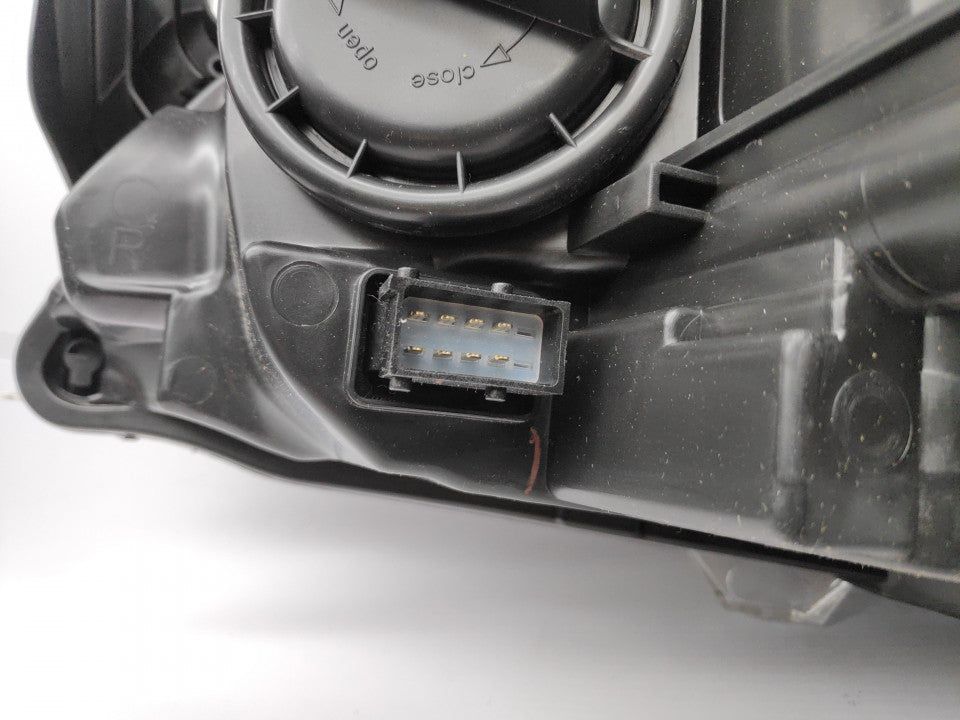 Farol Direito C/ Luz Diurna Opel Astra J 5P Sports Tourer 10-16