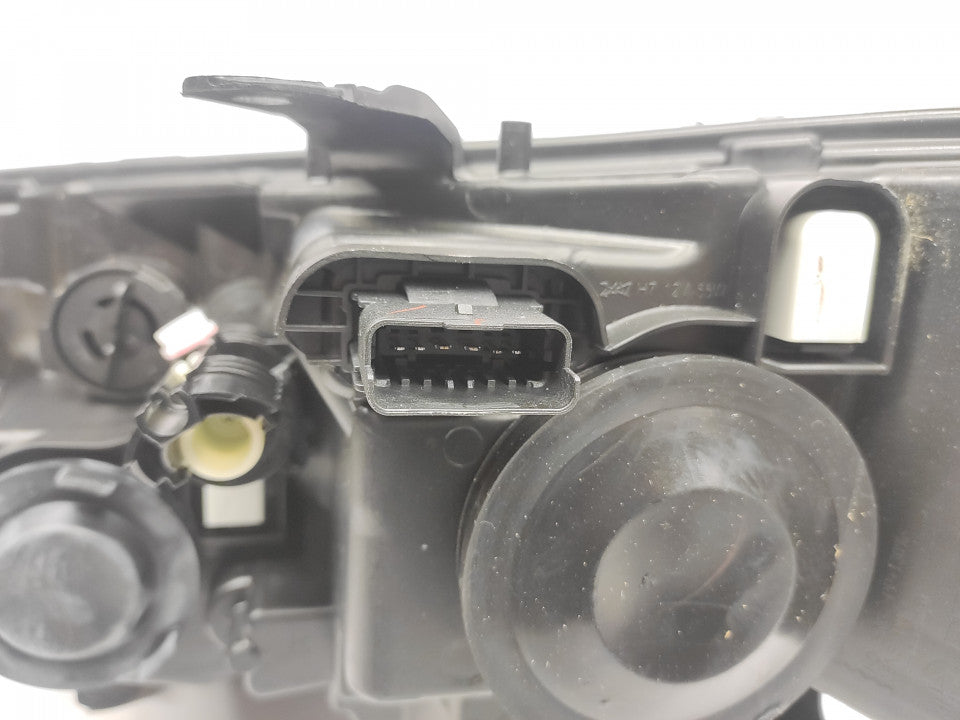 Farol Direito Dacia Logan II 17-