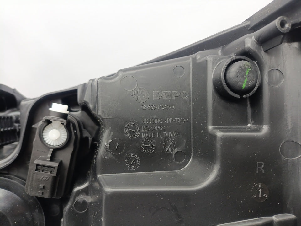 Farol Direito Dacia Sandero 21-