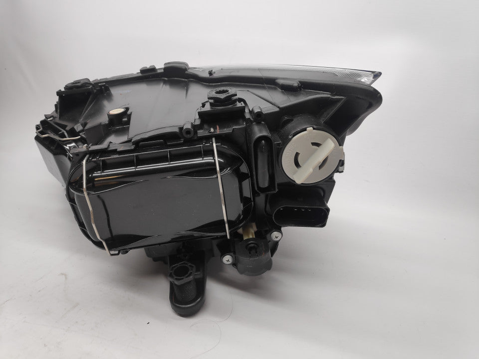 Farol Direito Eletrico Seat Leon 12-