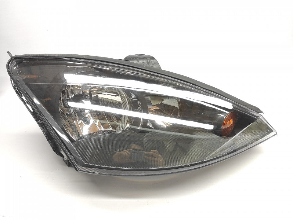 Farol Direito Ford Focus I 01-05 Fundo Preto