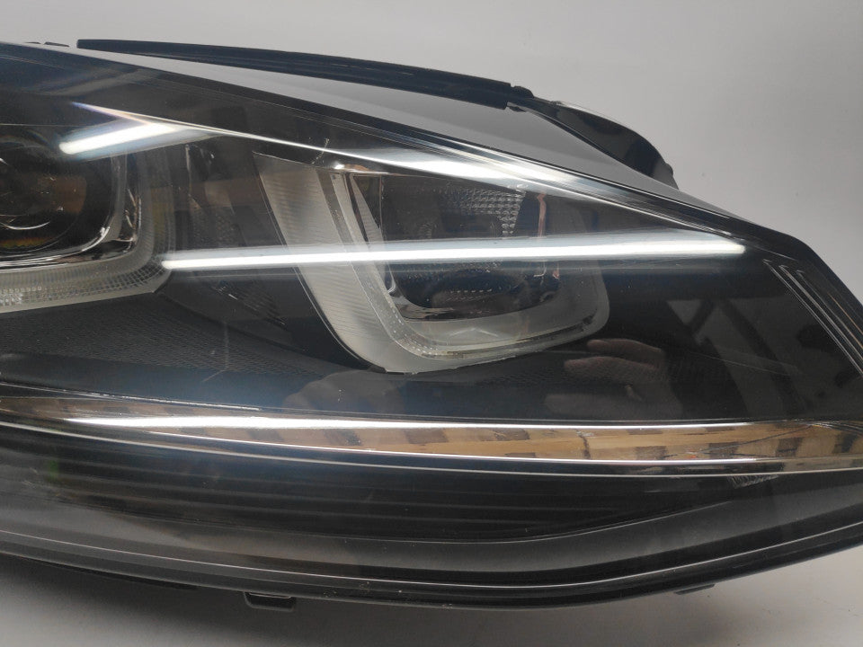 Farol Direito Fundo Negro Volkswagen Golf VII 12-17 Led