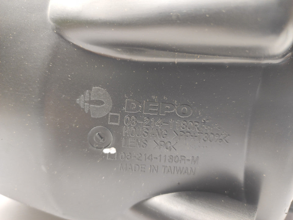 Farol Direito Mitsubishi L200 06- Pisca Laranja