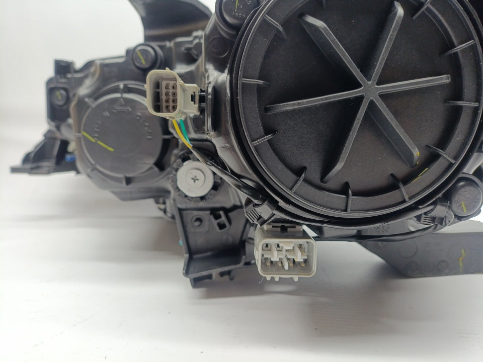 Farol Direito Mitsubishi Outlander 15-
