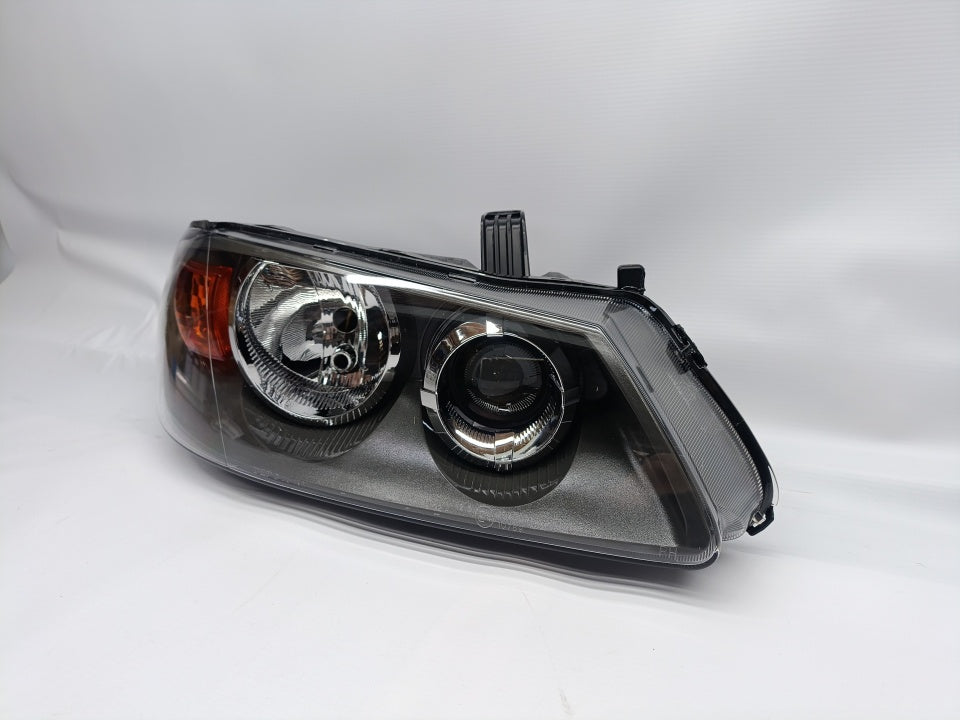 Farol Direito Nissan Almera 02-06