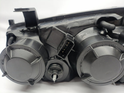 Farol Direito Nissan Almera 02-06