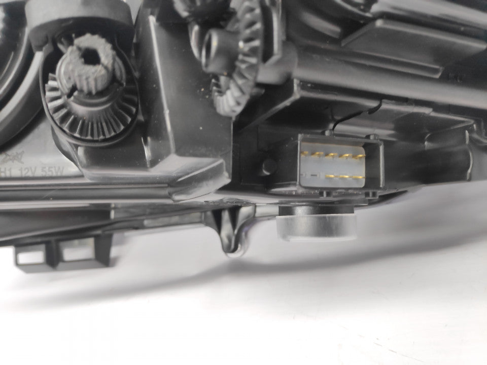 Farol Direito Opel Corsa D 06-11