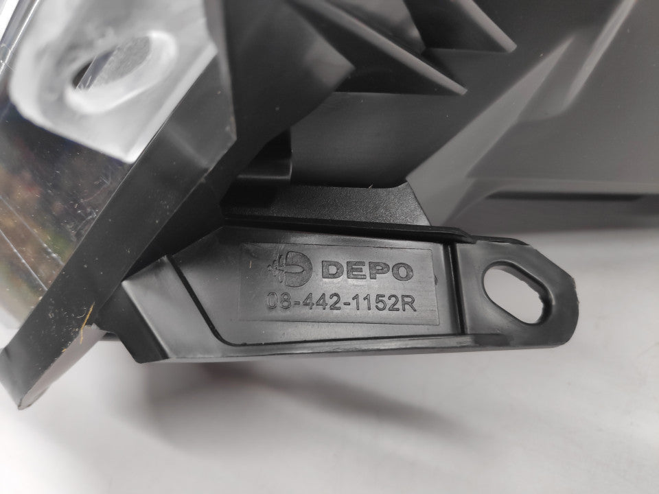 Farol Direito Opel Corsa D 06-11
