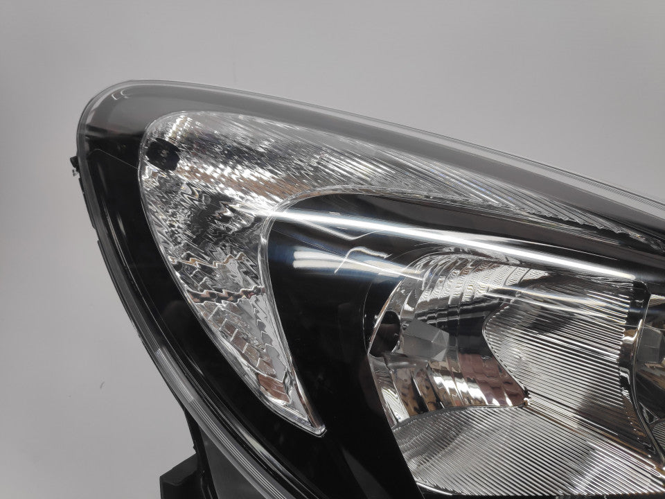 Farol Direito Opel Corsa D 11-14 Mascara Preta