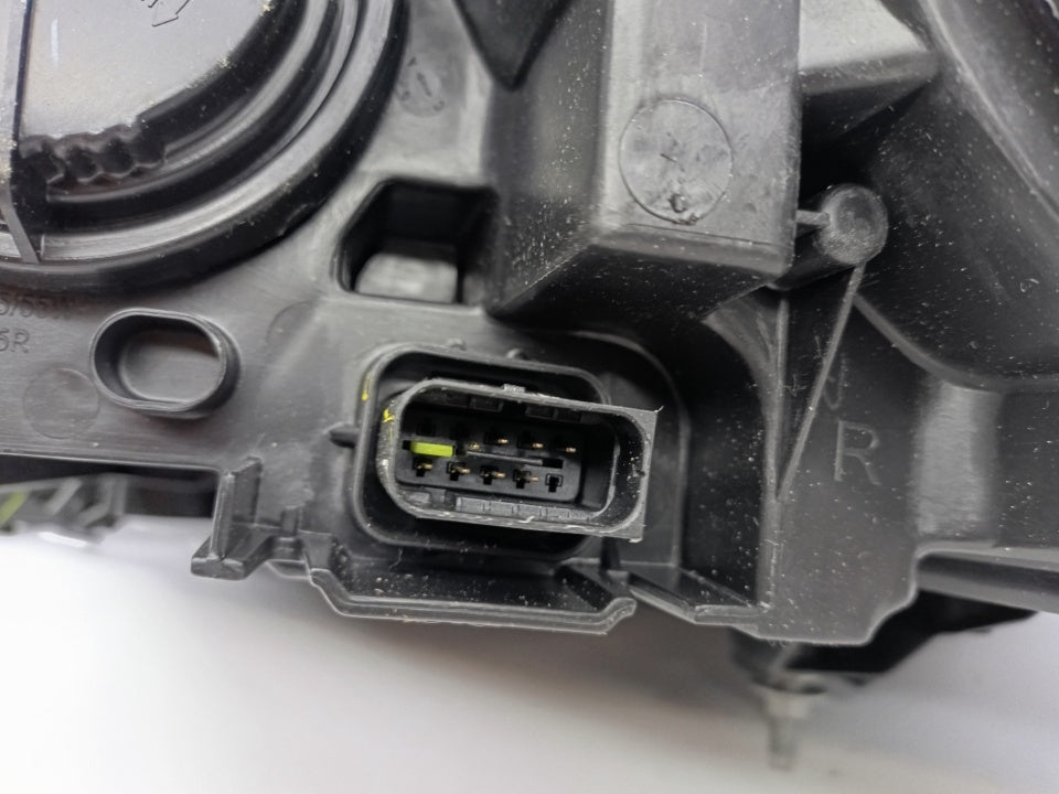 Farol Direito Opel Corsa F 19-