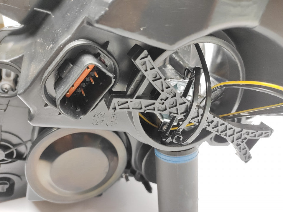 Farol Direito Opel Movano 10- H7+H1