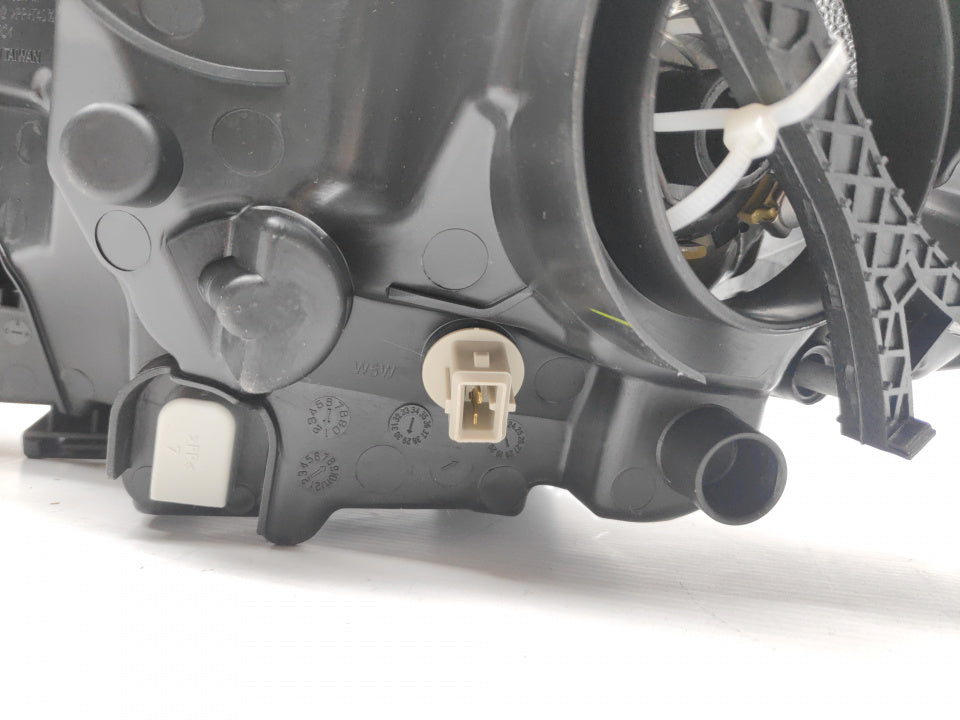 Farol Direito Peugeot 107 12-