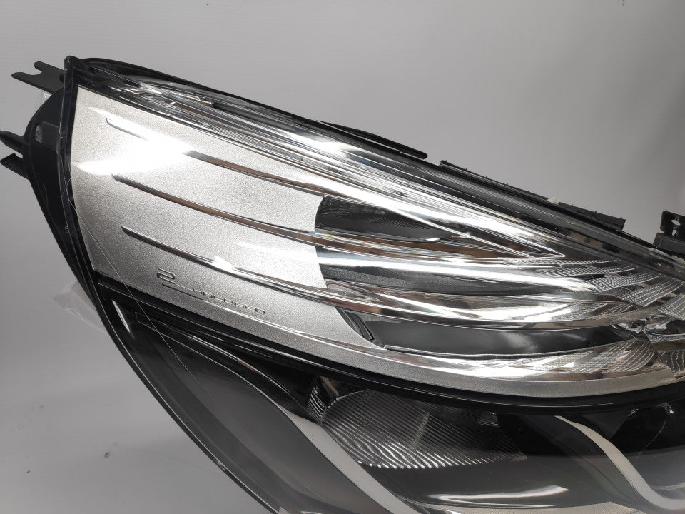 Farol Direito Renault Clio IV 12- Fundo Preto