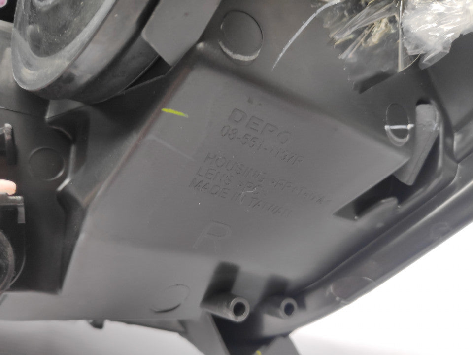 Farol Direito Renault Clio IV 12- Fundo Preto