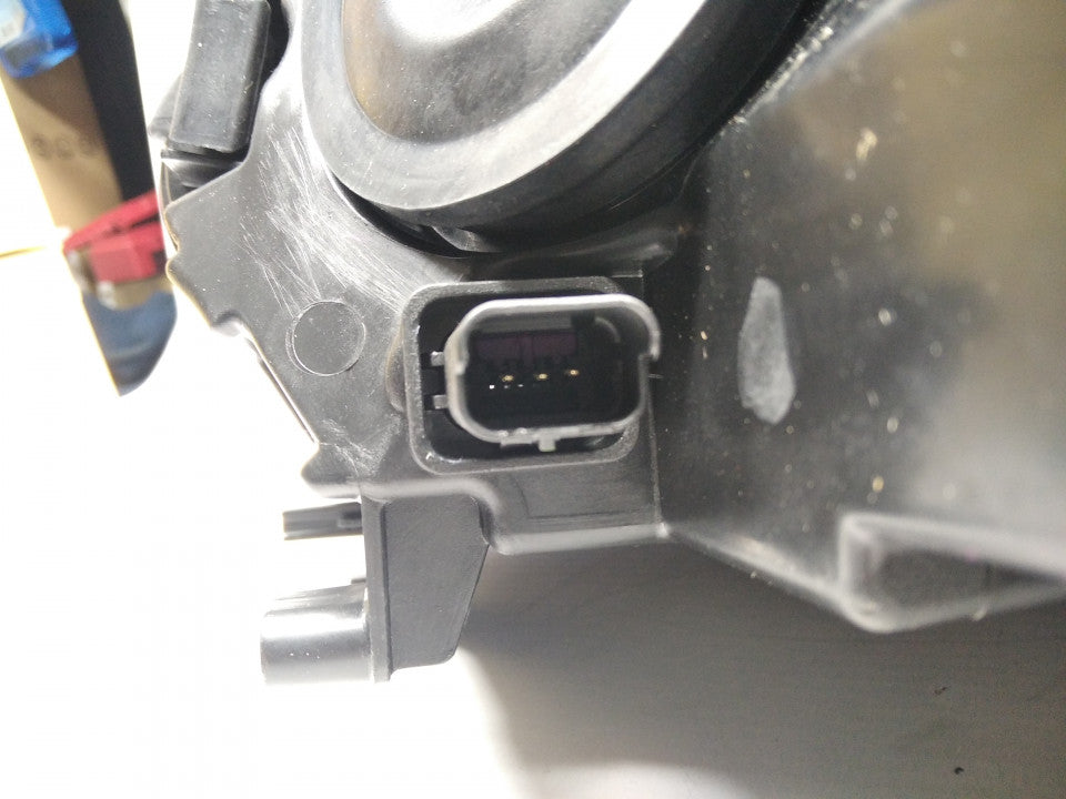 Farol Direito Renault Megane III 14-