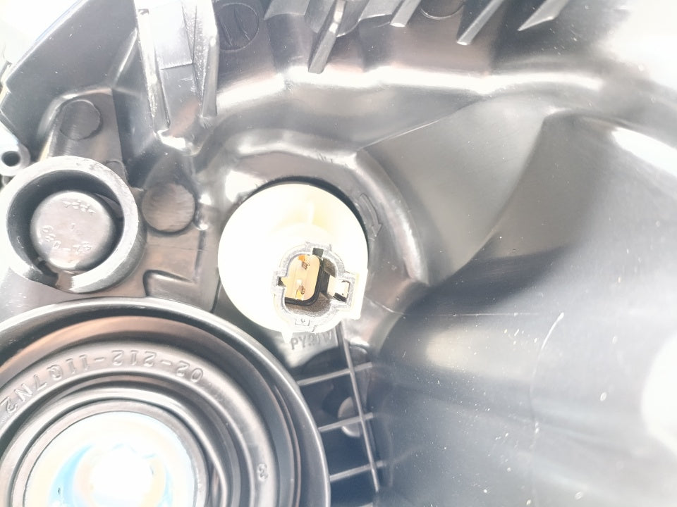 Farol Direito Toyota Auris 10-13