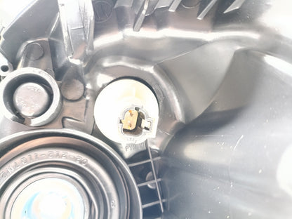 Farol Direito Toyota Auris 10-13