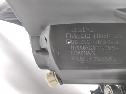 Farol Direito Toyota Auris 3 / 5P 07-10