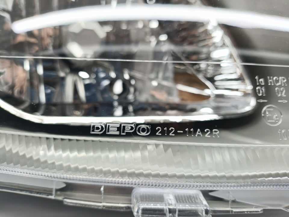 Farol Direito Toyota Yaris 99-03 Tipo Ichikoh