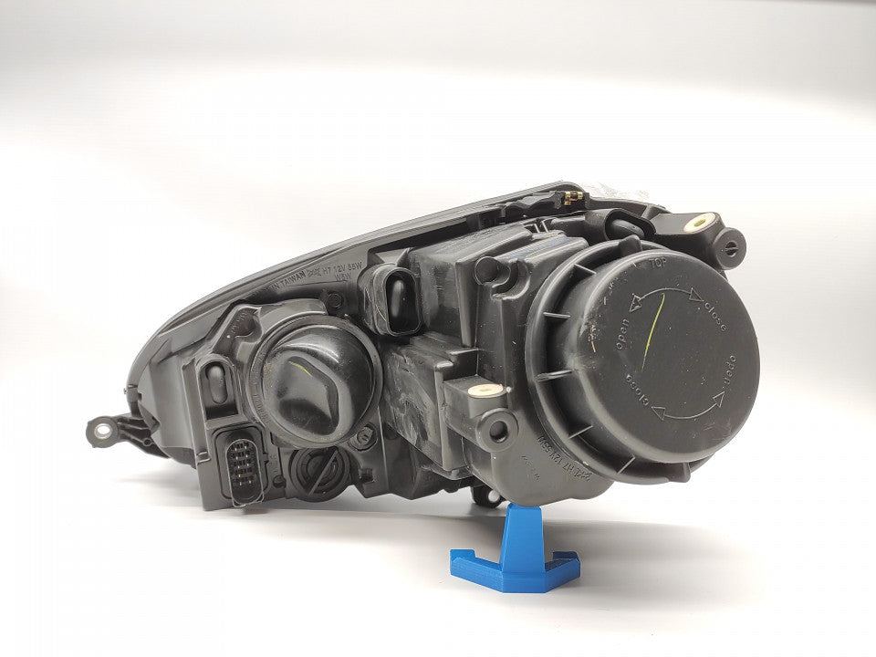 Farol Direito Vw Golf V 03-08 Cromada