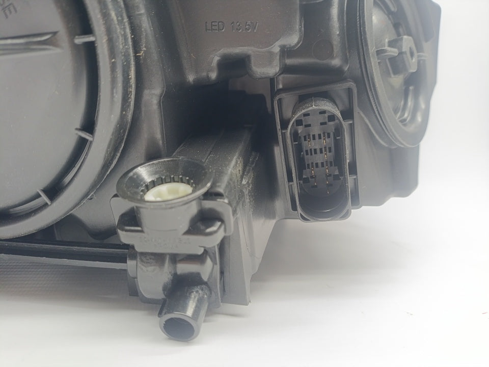 Farol Esquerdo Mercedes Class A W177 18- Led