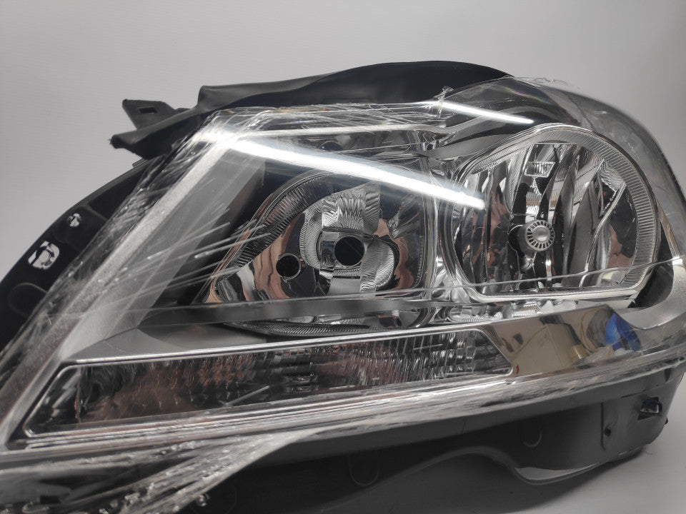 Farol Esquerdo Mercedes W204 C Class 10-14