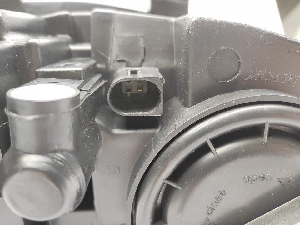 Farol Esquerdo Mitsubishi Colt 3 / 5P 08-09