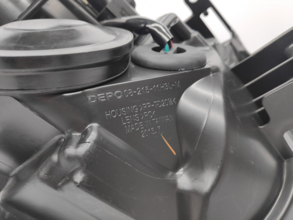 Farol Esquerdo Nissan Juke 14-