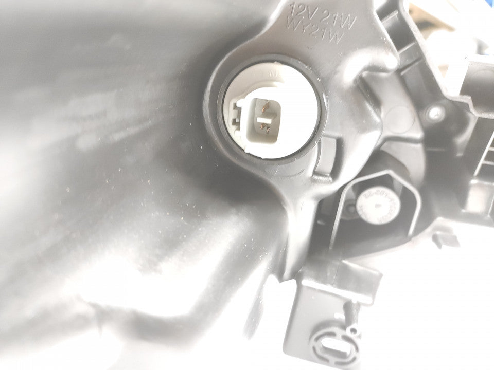 Farol Esquerdo Nissan Micra K13 14-17