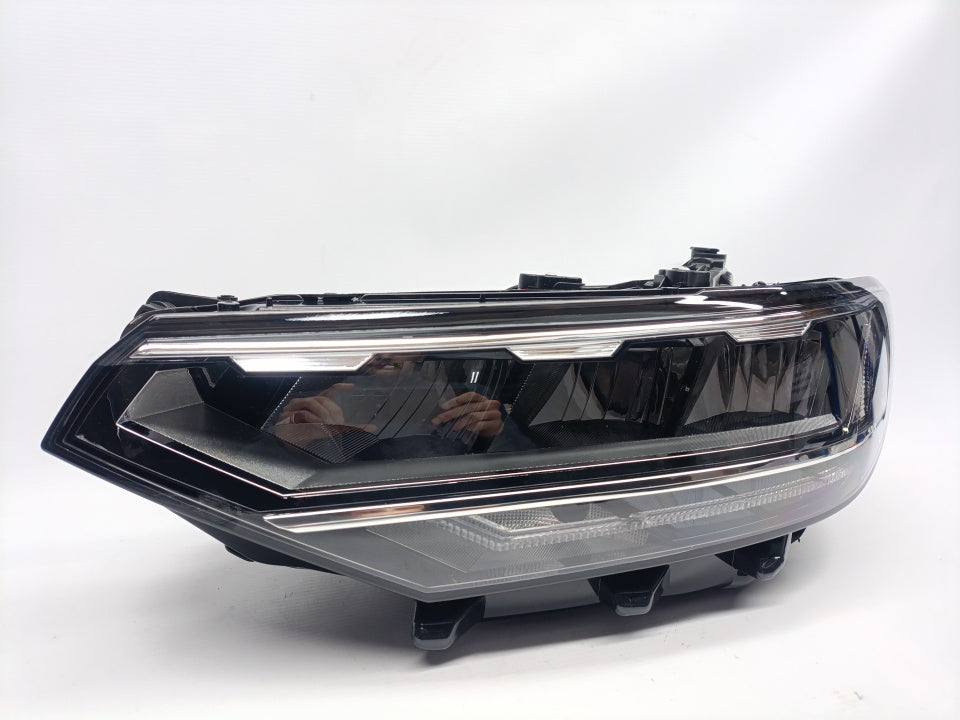 Farol Esquerdo VW Passat 19- Led