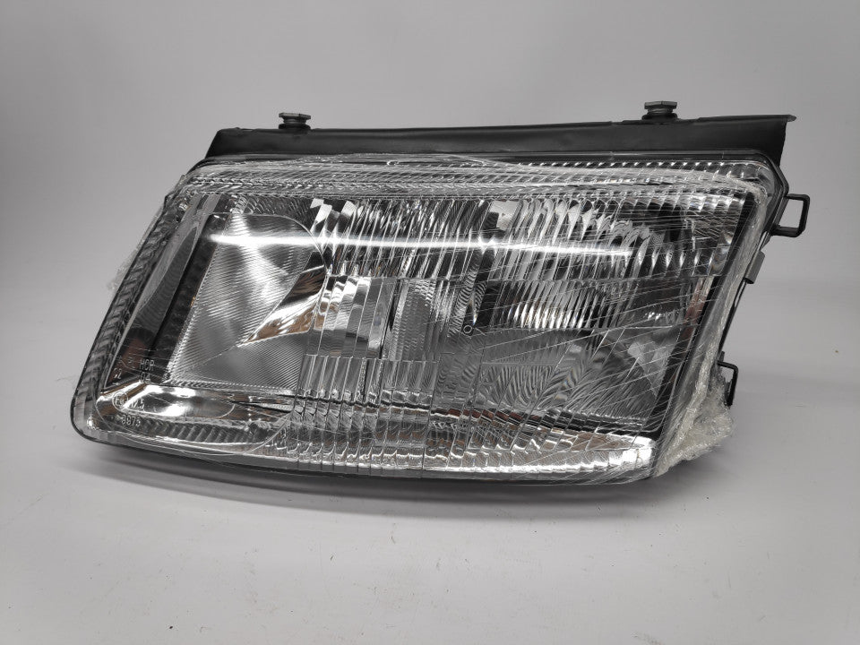 Farol Esquerdo Vw Passat B5 96-00