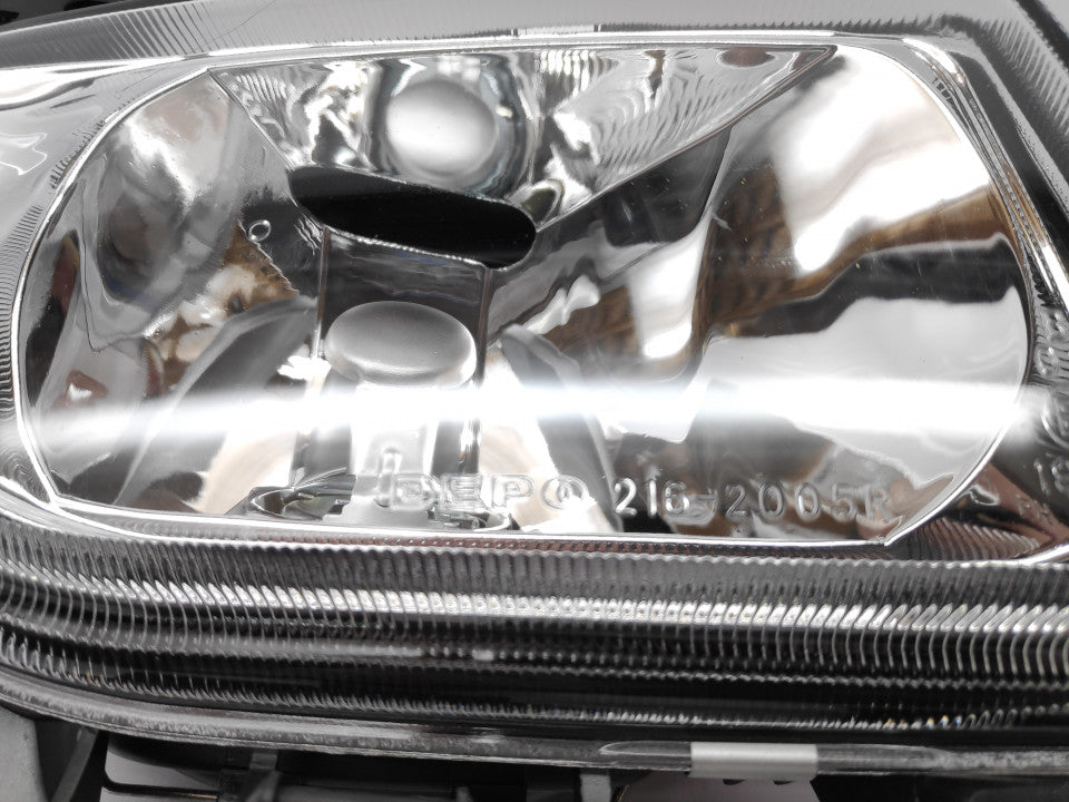 Farol Nevoeiro Direito Mazda 323 / Premacy 98-01