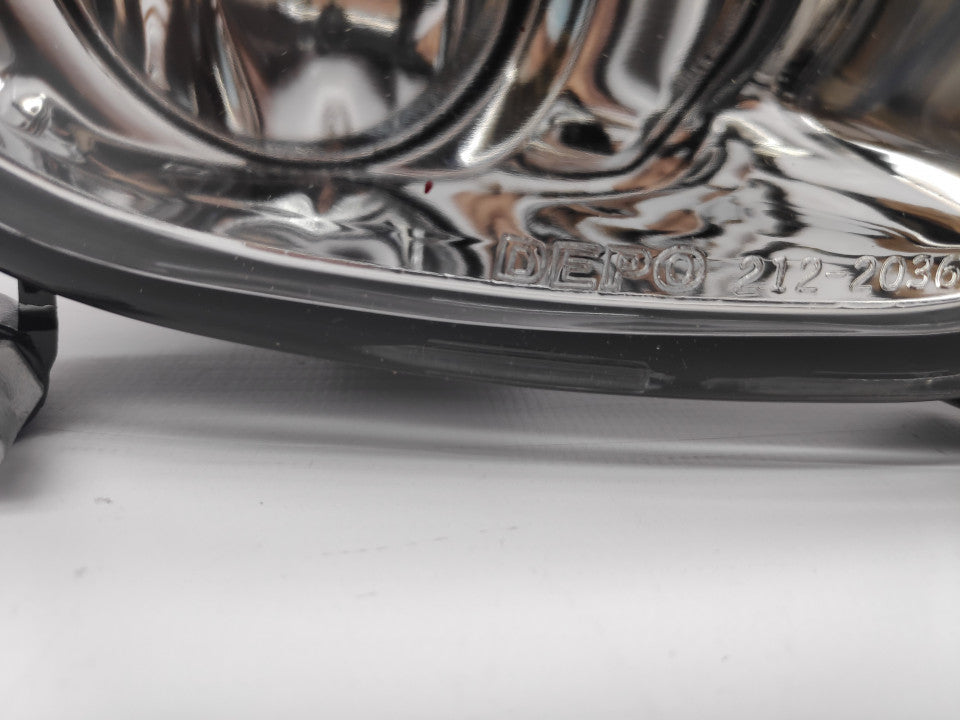 Farol Nevoeiro Direito Toyota Avensis 03-06