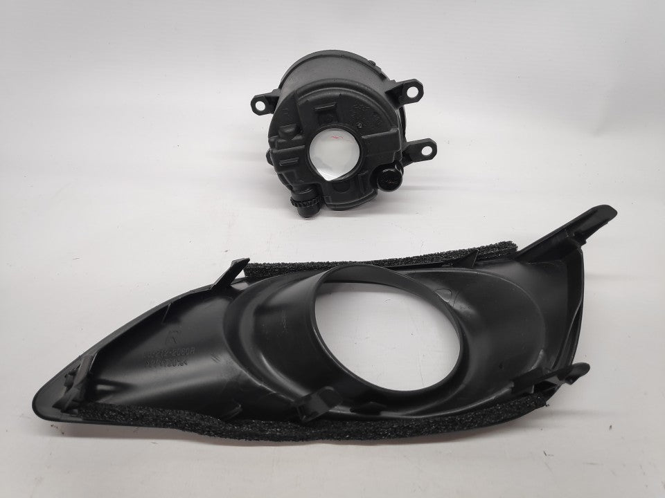 Farol Nevoeiro Direito Toyota Avensis 06-08