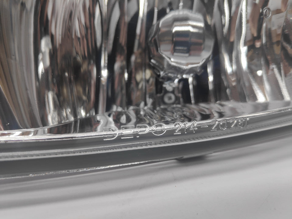 Farol Nevoeiro Esquerdo Mitsubishi Pajero 00-02