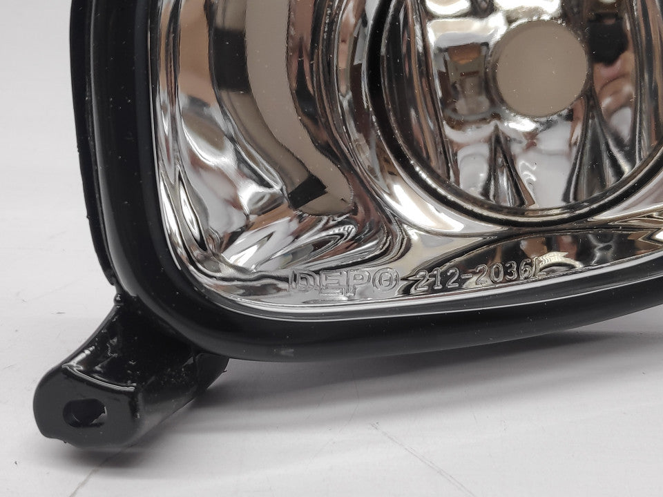 Farol Nevoeiro Esquerdo Toyota Avensis 03-06