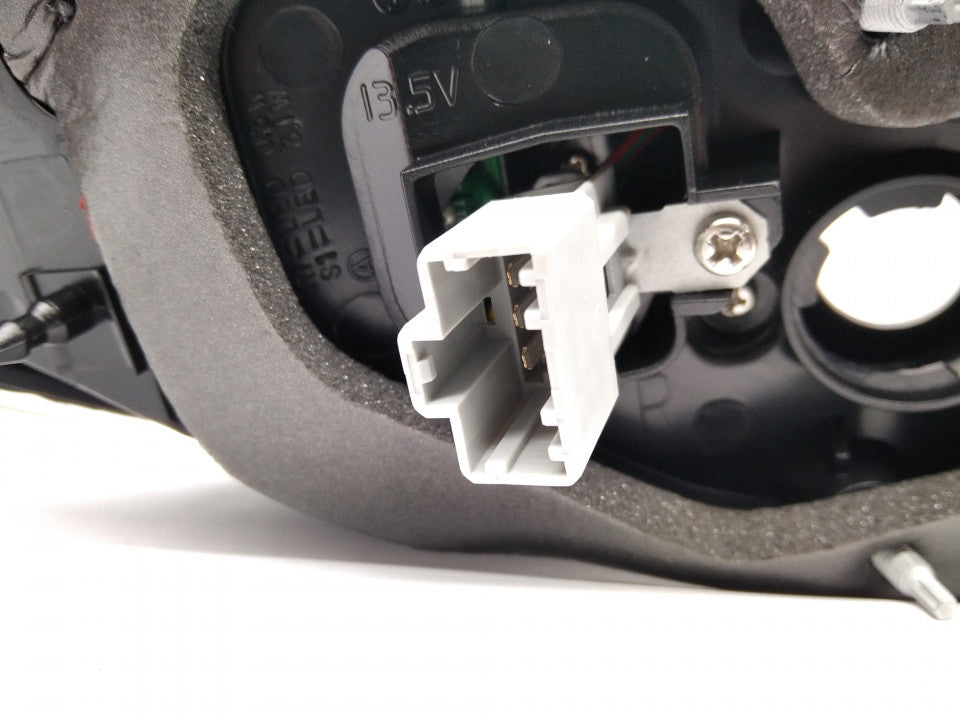 Farolim Direito Led Mazda 3 Hatchback 5P 03-09