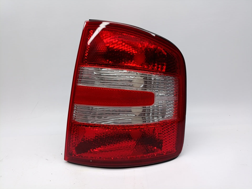 Farolim Direito Skoda Fabia Sedan 4P 04-07 / Combi 04-07
