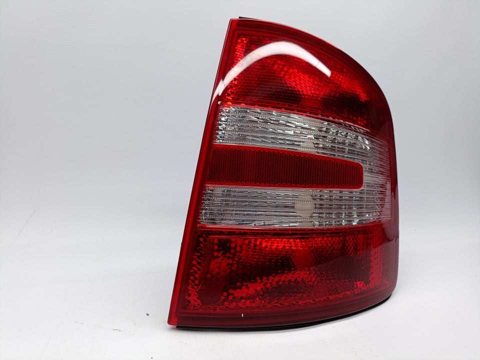 Farolim Direito Skoda Fabia Sedan 4P 04-07 / Combi 04-07