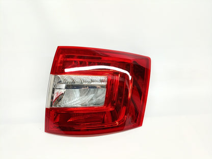 Farolim Direito Skoda Octavia Combi 17-20 Led
