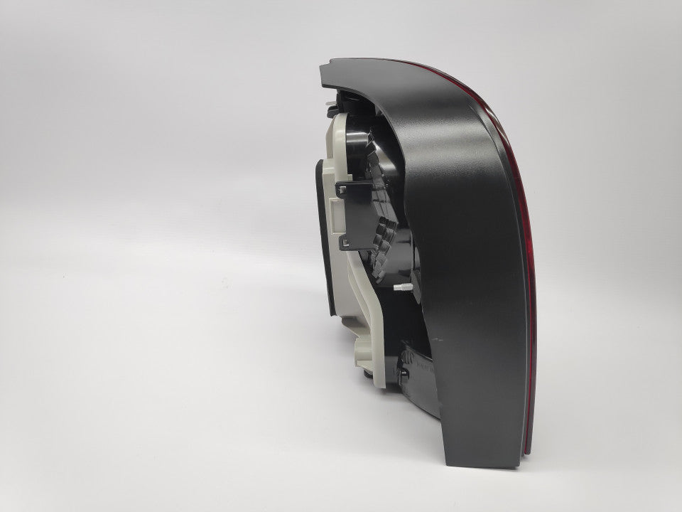 Farolim Direito Vw Polo 9N2 05-09 Mascara Vermelha